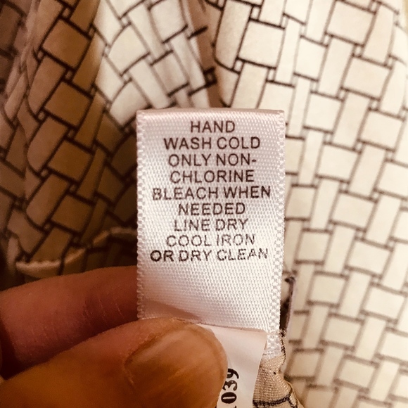 ⬇️$55 Banana Republic 100% Silk Long Sleeve - Picture 7 of 7